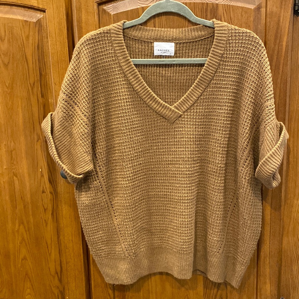 Andree By Unit short sleeve sweater size small